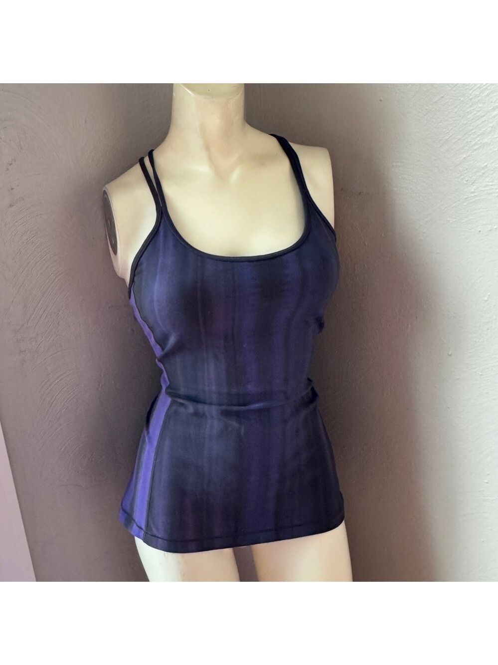 Lululemon purple racer back tank top with built in bra size 6 NWOT - Picture 2 of 13